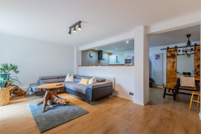 Fitzhamon Embankment, Cardiff CF11 3 bed apartment for sale