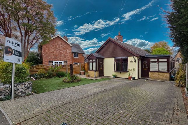 Bannister Green, Dunmow CM6 2 bed detached bungalow for sale