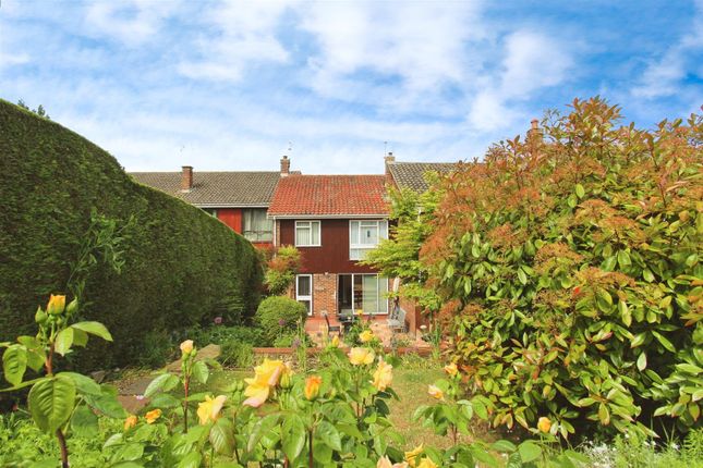 CHECK OUT THE SIZE OF Campleshon... 3 bed terraced house for sale