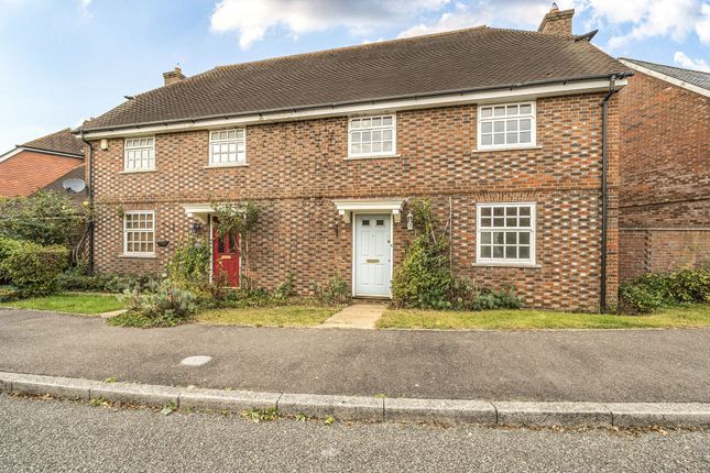 Berrall Way, Billingshurst, RH14 3 bed semi