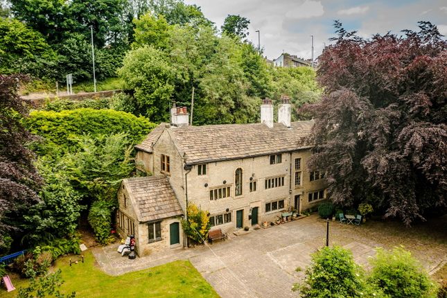 4 bedroom end of terrace house for sale