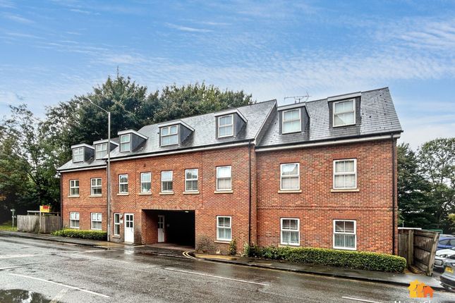 Red Lion Street, Chesham, HP5 2 bed flat for sale