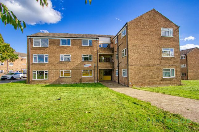 Oakamoor Close, Chesterfield S40 1 bed apartment for sale