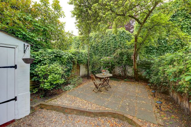 Elspeth Road, London, SW11 1 bed flat for sale