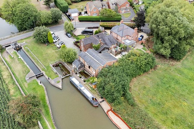 Sandbach CW11 4 bed detached house for sale