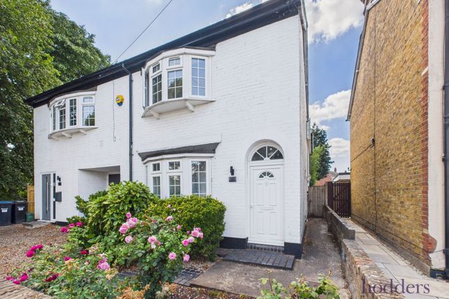 Chertsey Road, Addlestone, Surrey, KT15 1 bed maisonette for sale