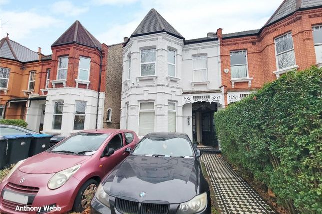 Grovelands Road, Palmers Green, N13 2 bed flat for sale