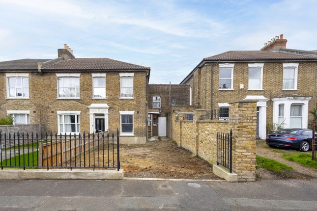 3 bedroom flat for sale