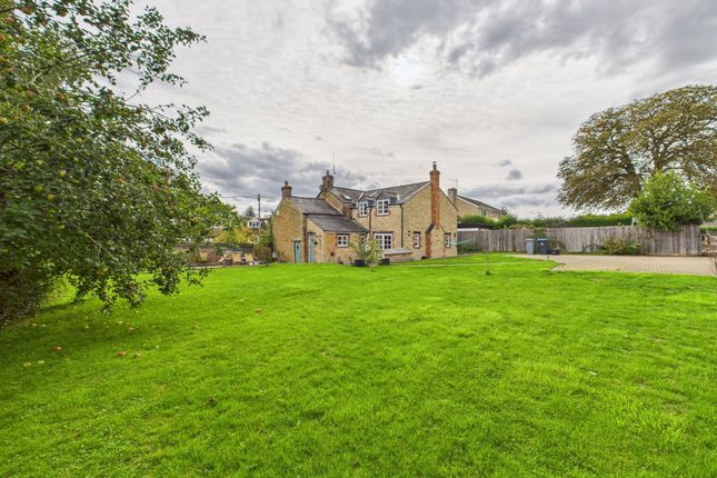 Middle Barton, Chipping Norton OX7 5 bed end of terrace house for sale