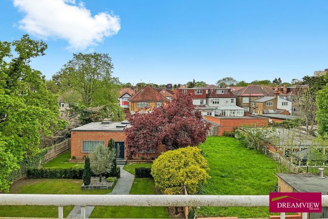 Stanview Court, NW4 2TH 3 bed flat for sale