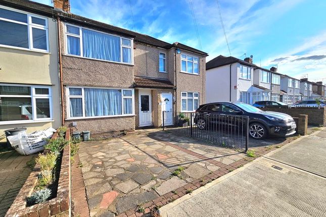 Oakleigh Road, Uxbridge, UB10 2 bed terraced house for sale