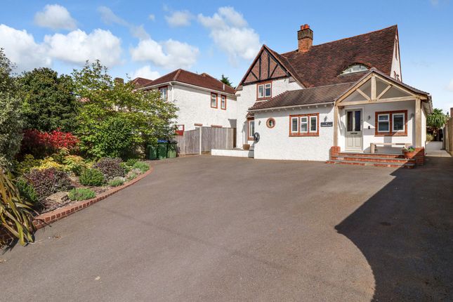 Common Road, Claygate, KT10 4 bed detached house for sale