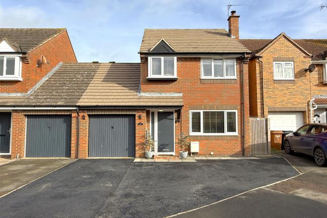 3 bed link detached house