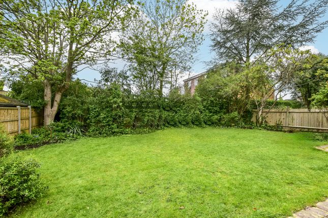 6 bed detached house