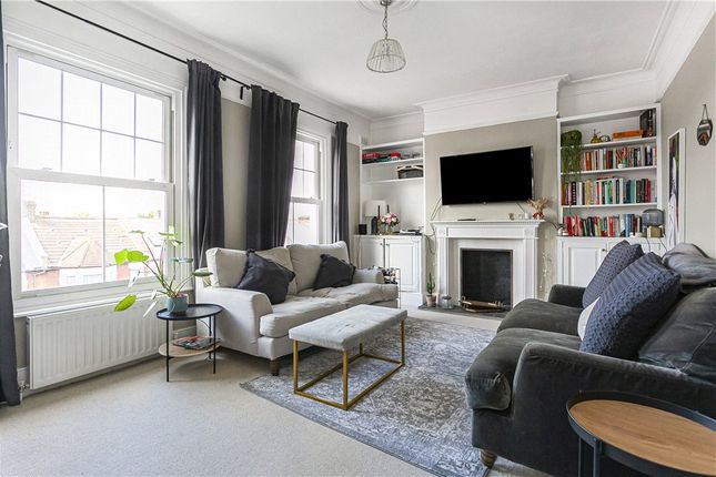 Garratt Lane, London, SW18 1 bed apartment for sale