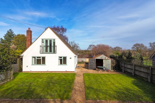 Holly Lane, Pilley, Lymington, SO41 3 bed detached house for sale