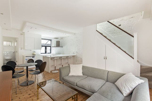 Bradbury Mews, London, N16 2 bed terraced house for sale