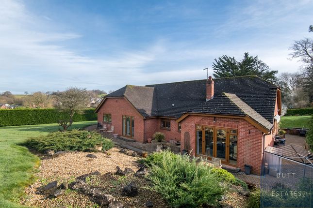 Ebford, Exeter EX3 4 bed bungalow for sale