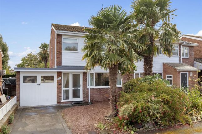 28 Meadway, Malvern, Worcestershire... 3 bed semi
