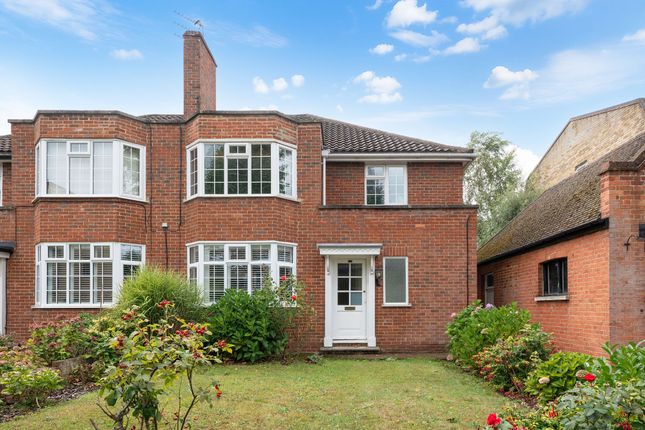 Lovelace Gardens, Surbiton KT6 3 bed flat for sale