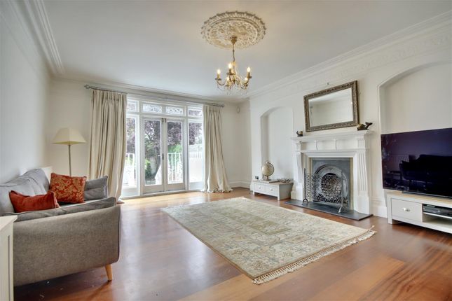 6 bedroom terraced house for sale