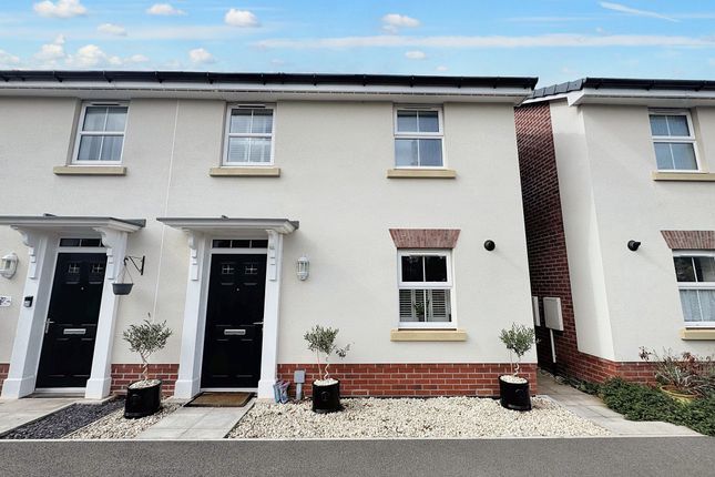 Moore Drive, Tiverton, EX16 3 bed semi