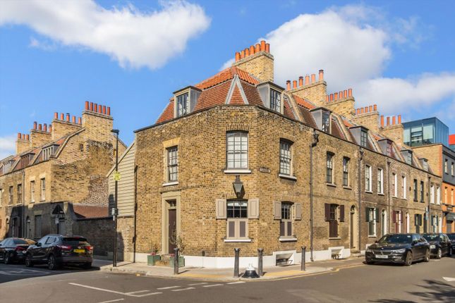 Turner Street, Whitechapel, London, E1 3 bed terraced house for sale