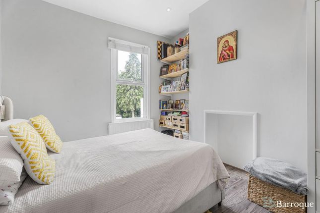 Stonard Road, Palmers Green 2 bed maisonette for sale