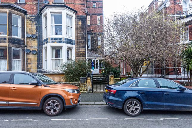 Esplanade Road, Scarborough YO11 2 bed flat for sale