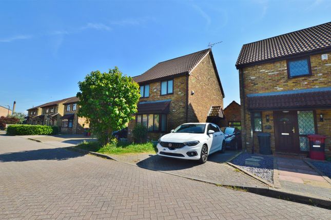 Amberley Road, Slough 3 bed link detached house for sale