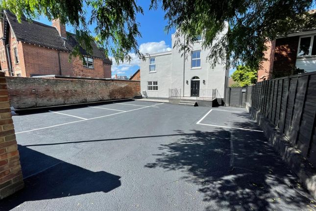 London Road, Gloucester GL1 7 bed detached house for sale
