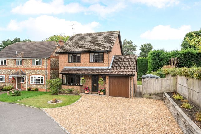 Spruce Drive, Surrey GU18 4 bed detached house for sale