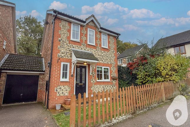 3 bed link detached house