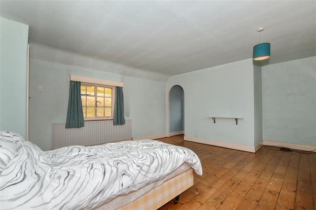 2 bed detached house