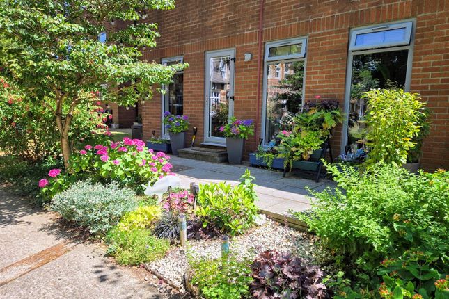 3 bedroom maisonette for sale