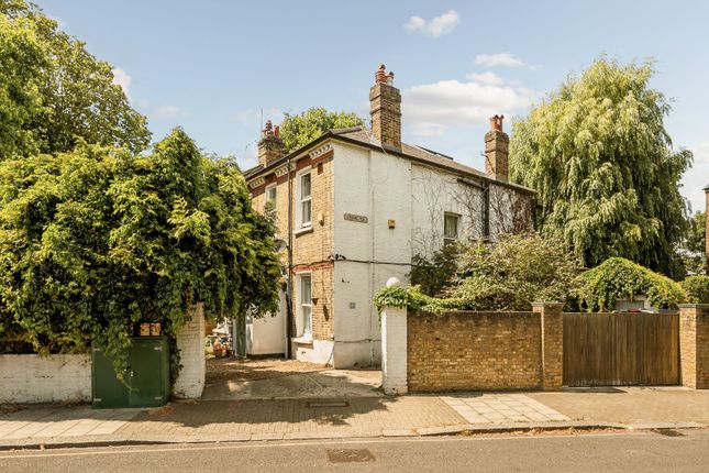 5 bedroom semi-detached house for sale