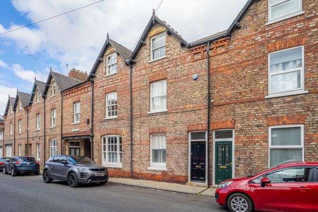 George Street, York 2 bed terraced house for sale