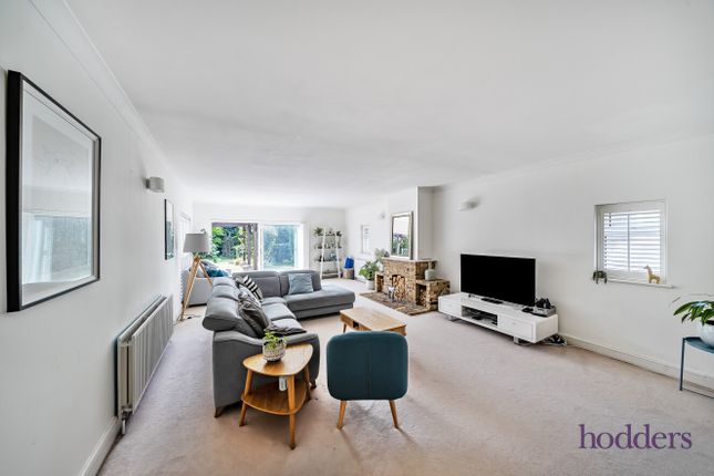 Bousley Rise, Ottershaw, Surrey, KT16 3 bed bungalow for sale
