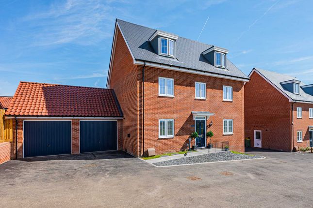 Langley Mews, Rayleigh, SS6 5 bed detached house for sale