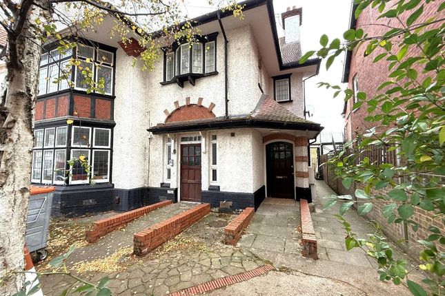 Beech Hill, Luton LU4 6 bed semi
