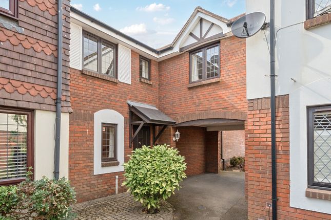 Cassocks Square, Shepperton, TW17 3 bed terraced house for sale
