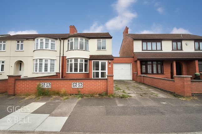 High Mead, Luton, Bedfordshire, LU3 3 bed semi