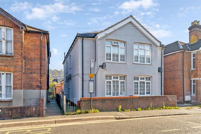 Green Street, High Wycombe HP11 3 bed semi