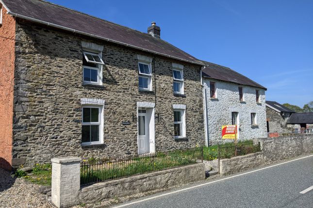 Ty Mawr, Llanybydder, SA40 4 bed property with land for sale