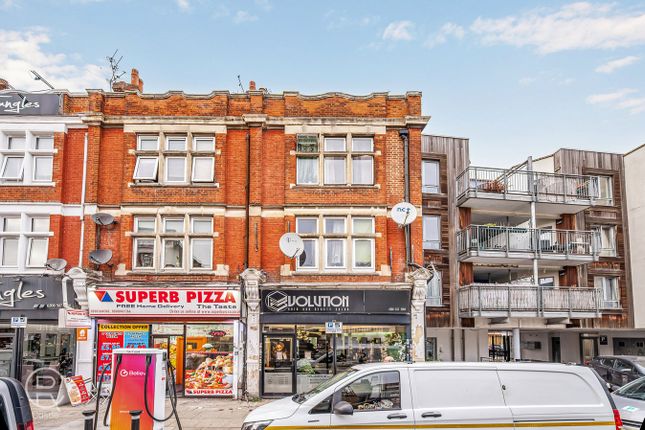 The Broadway, Hanwell, London, W7 2 bed flat for sale