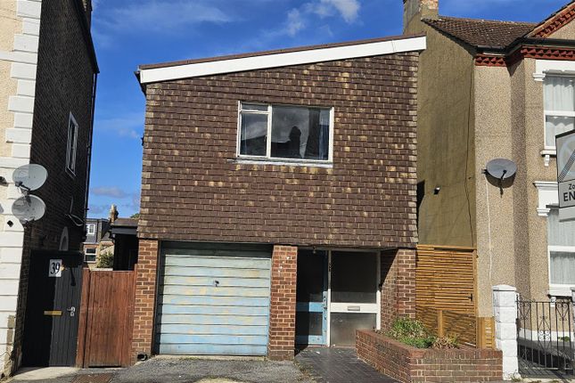 3 bed detached house