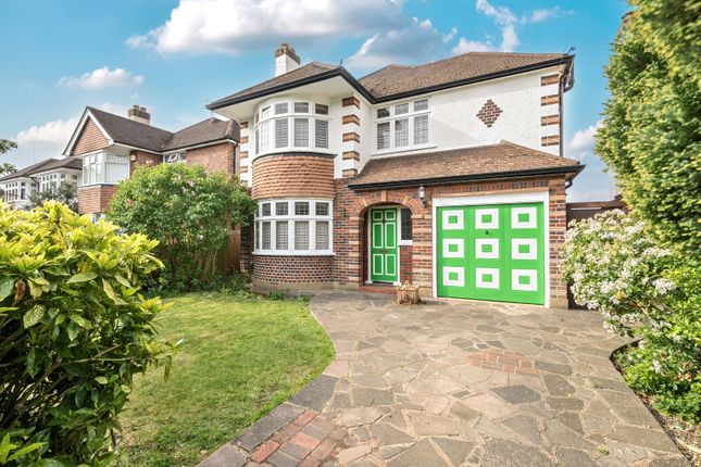 Medina Avenue, Esher, KT10 3 bed detached house for sale