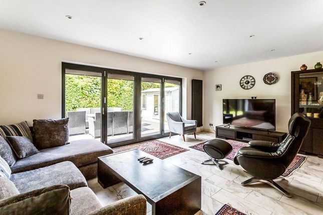 2 bed detached house
