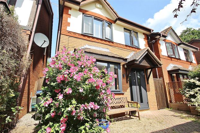 Alexandra Gardens, Woking GU21 3 bed detached house for sale