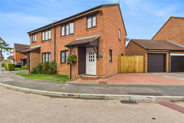Swallowfield Gardens, Theale... 3 bed semi